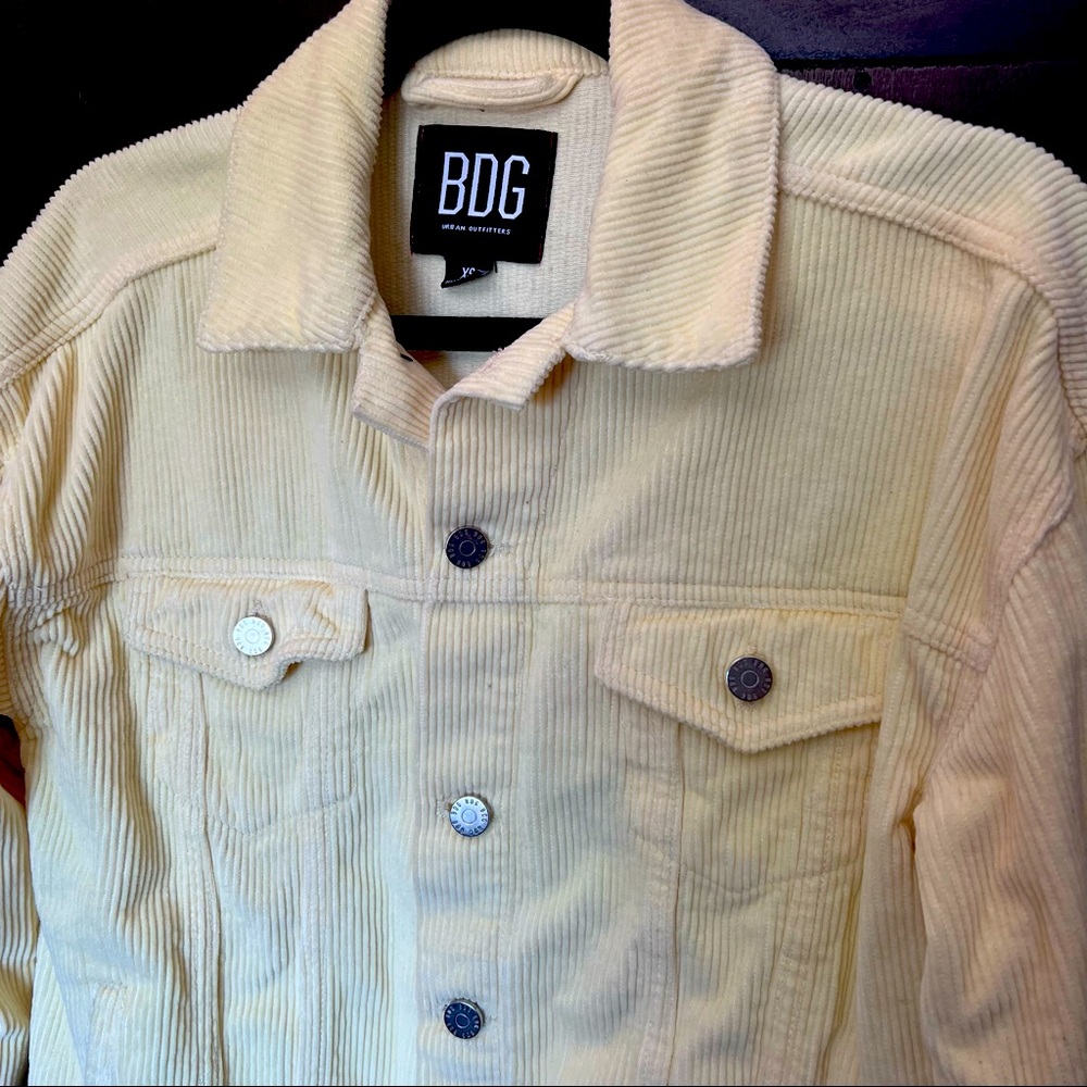 BDG corduroy jacket. size XS. Relaxed fit/fits a size XS-S. Pastel yellow.